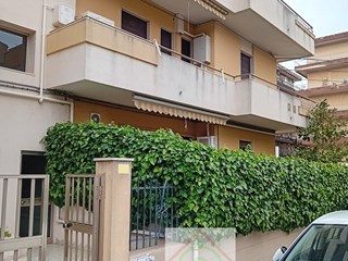 Appartamento in Vendita a Ragusa, zona Colajanni, 130'000&euro;, 140 m²