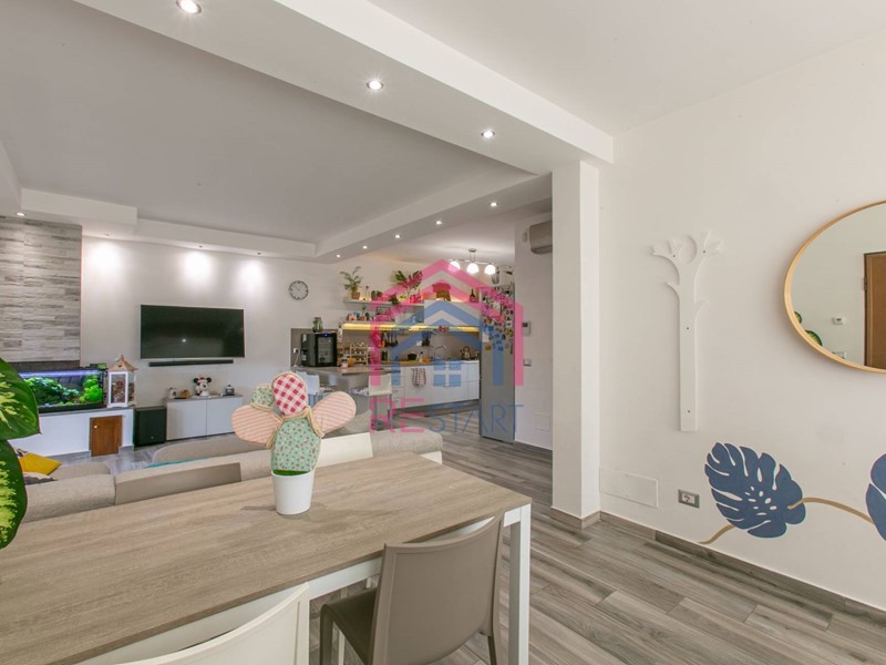 Villa bifamiliare in Vendita a Ardea, zona Nuova Florida, 210'000€, 140 m², arredato