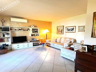 Quadrilocale in Vendita a Gambassi Terme, zona Badia a Cerreto, 190'000€, 90 m², arredato, con Box