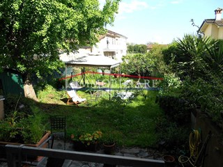 Villetta a schiera in Vendita a Massa, 350'000&euro;, 180 m², arredato, con Box