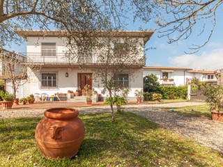 Villa in Vendita a Pisa, zona La Vettola, 410'000€, 160 m²