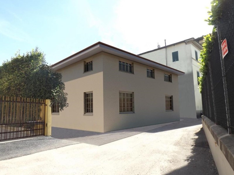 Villa bifamiliare in Vendita a Lucca, zona Sant'Anna, 380'000€, 130 m²