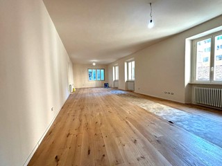 Appartamento in Vendita a Lucca, 640'000€, 190 m²