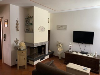 Villetta a schiera in Vendita a Terricciola, zona Selvatelle, 218'000€, 160 m², arredato, con Box