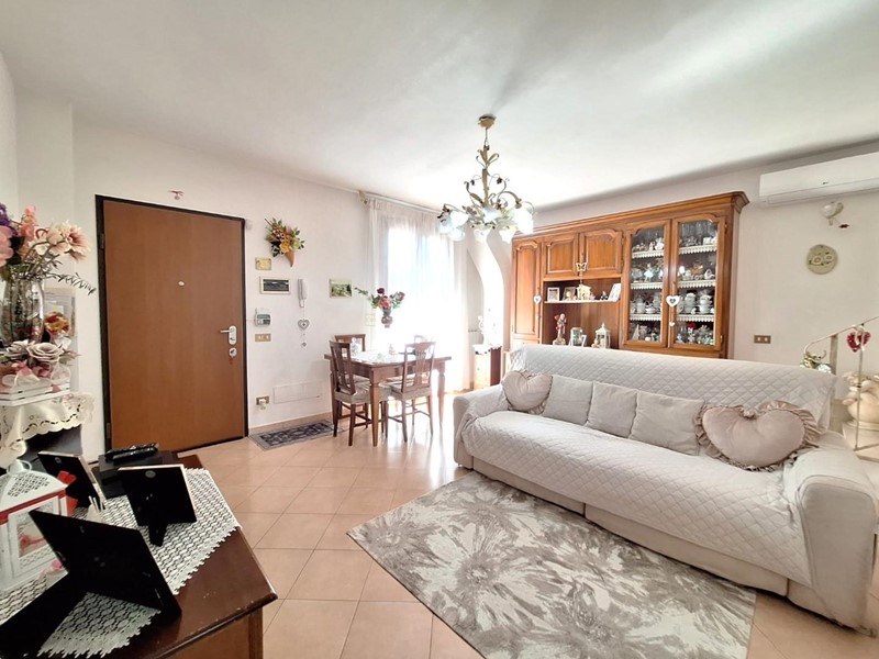 Villetta a schiera in Vendita a Calcinaia, zona Fornacette, 295'000€, 150 m²