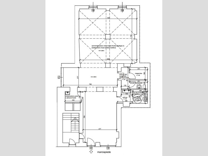 Negozio in Affitto a Savigliano, 1'500€, 180 m²
