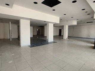 Negozio in Vendita a Iglesias, 288'000€, 300 m²