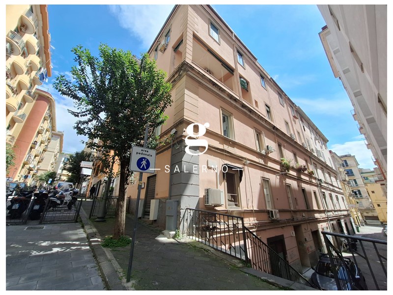 Trilocale in Affitto a Salerno, 950€, 75 m²