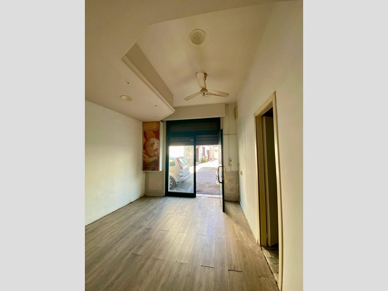 Immobile commerciale in Vendita a Vecchiano, 95'000€, 120 m²