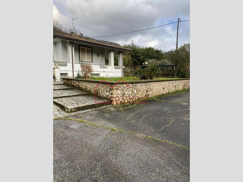 Casa Indipendente in Vendita a Camaiore, 449'000&euro;, 165 m²