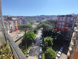 Trilocale in Vendita a Napoli, 238'000€, 75 m²