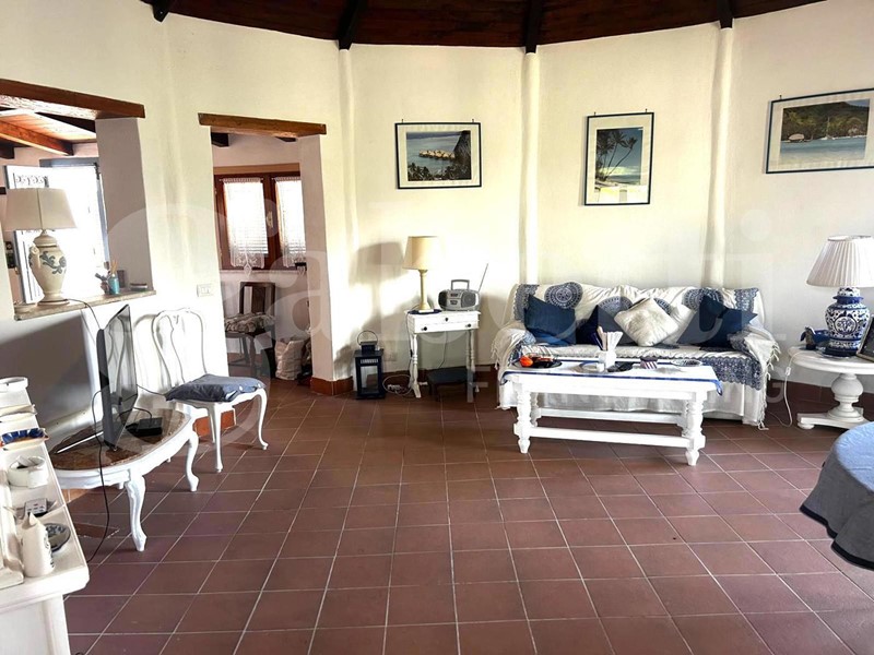 Villa in Vendita a San Felice Circeo, 265'000€, 117 m²