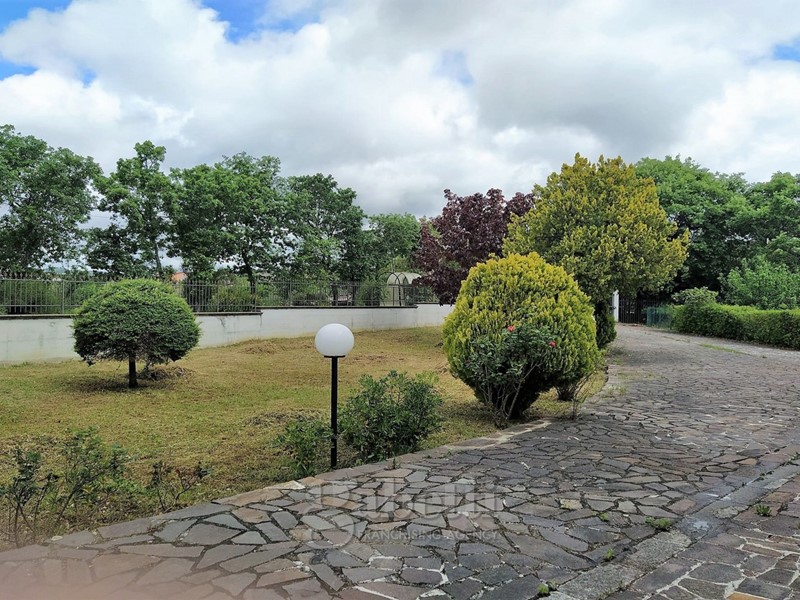 Villa in Vendita a Campobasso, 310'000€, 550 m²