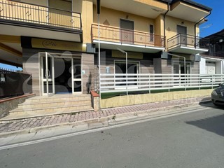 Attività commerciale in Vendita a Pignataro Maggiore, 99'000€, 100 m²