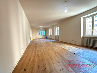 Appartamento in Vendita a Lucca, 640'000€, 190 m²