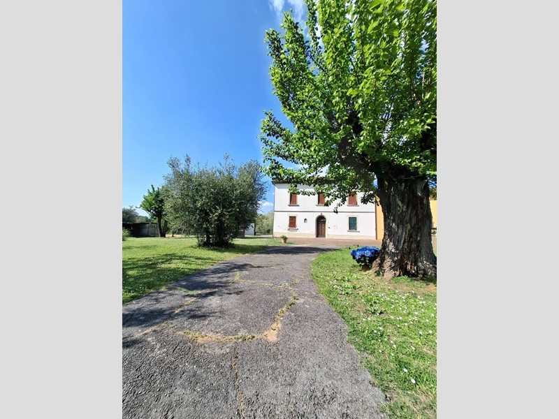 Villa in Vendita a Fucecchio, zona Galleno, 395'000€, 320 m², arredato