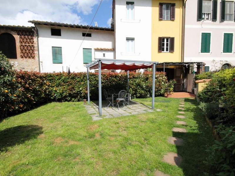 Casa Indipendente in Vendita a Lucca, zona San Donato, 190'000€, 110 m², con Box