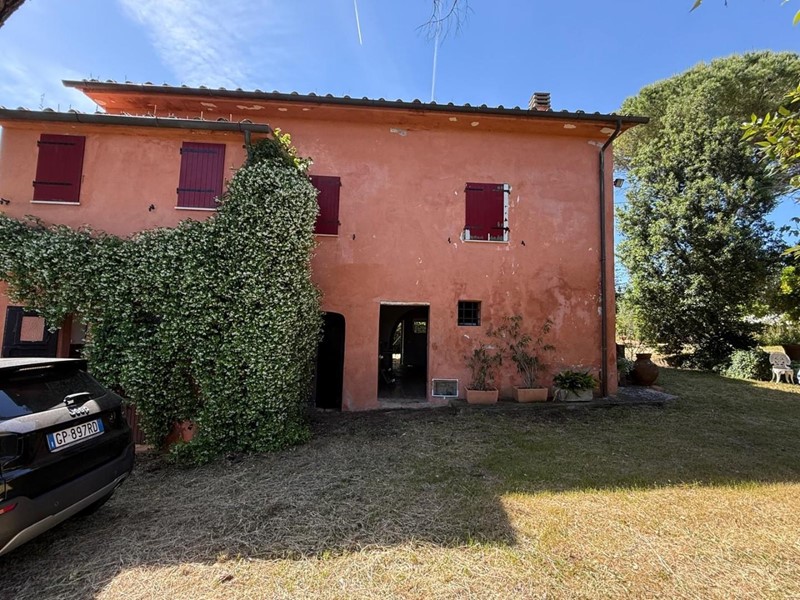 Casale in Vendita a Casciana Terme Lari, zona Casciana Terme, 329'000€, 305 m², arredato, con Box