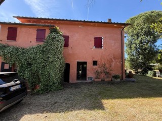 Casale in Vendita a Casciana Terme Lari, zona Casciana Terme, 329'000€, 305 m², arredato, con Box