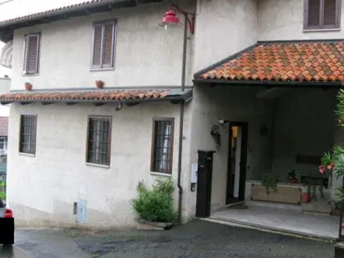 Casa Indipendente in Vendita a Colleretto Giacosa, 37'896€, 176 m²