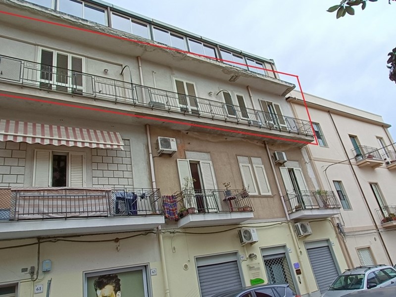 Trilocale in Vendita a Barcellona Pozzo di Gotto, 70'000€, 111 m²