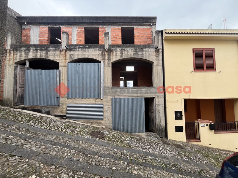 Casale in Vendita a Castroreale, 75'000€, 160 m²