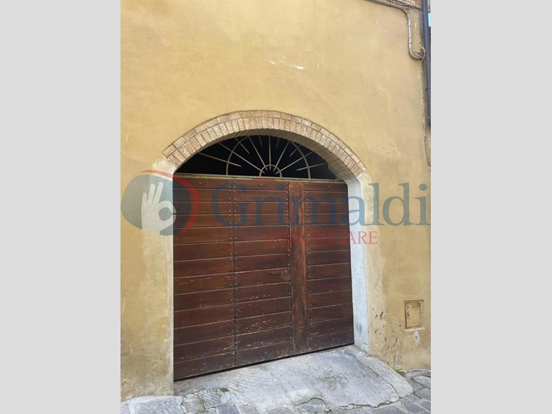 Trilocale in Vendita a Bevagna, 150'000€, 95 m²