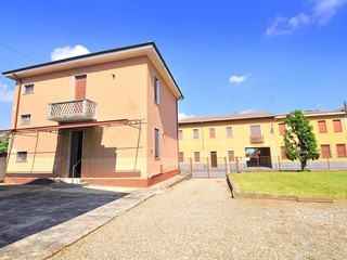 Villa in Vendita a Inveruno, 268'000€, 146 m²