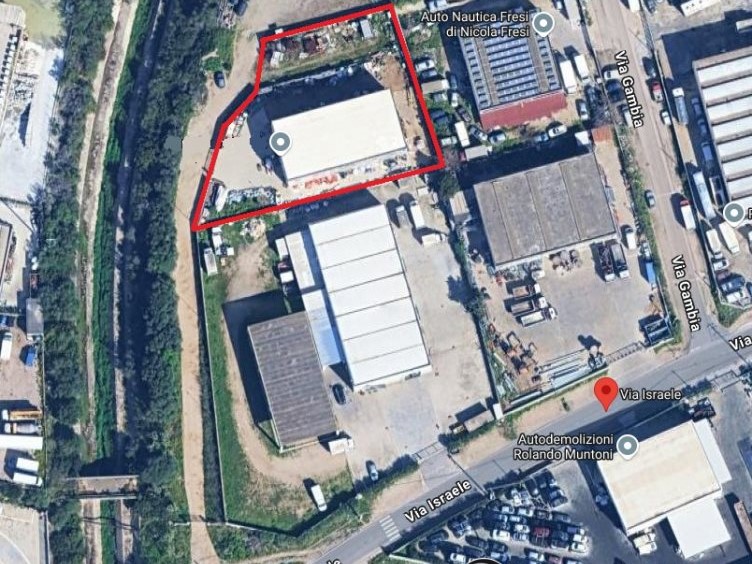 Capannone in Vendita a Olbia, 450'000€, 450 m²