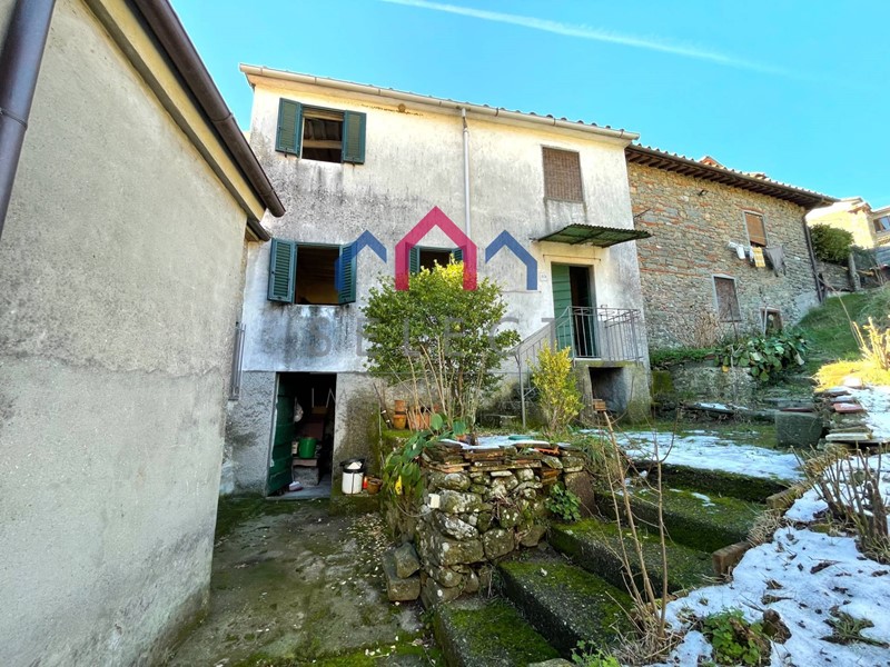 Casa Semi Indipendente in Vendita a Borgo a Mozzano, 55'000&euro;, 88 m²