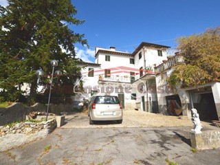 Casa Semi Indipendente in Vendita a Capannori, zona Matraia, 150'000€, 350 m², con Box
