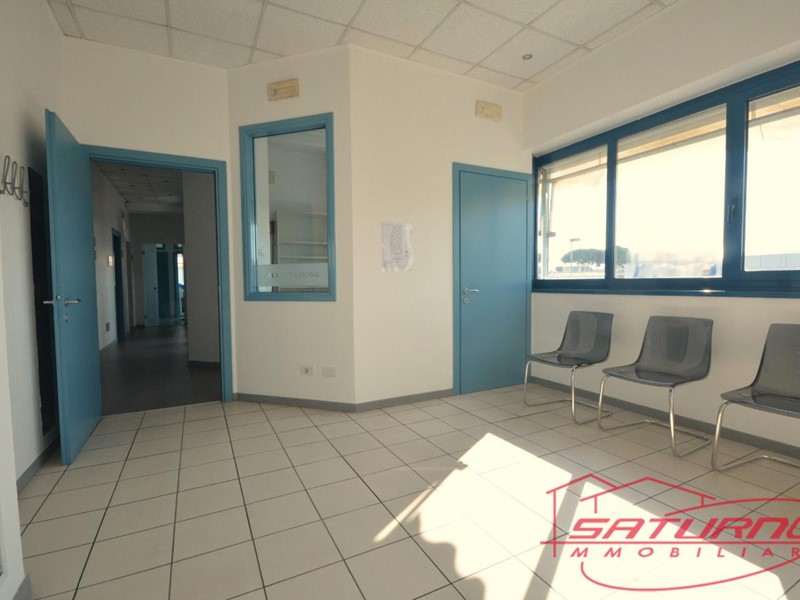 Ufficio in Vendita a Lucca, zona Sant'Anna, 280'000€, 120 m²