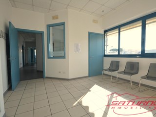 Ufficio in Vendita a Lucca, zona Sant'Anna, 280'000€, 120 m²