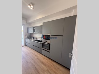 Appartamento in Vendita a Viareggio, 270'000€, 80 m², arredato