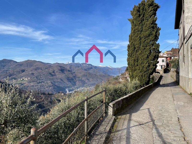 Casa Semi Indipendente in Vendita a Bagni di Lucca, zona Lugliano, 65'000€, 115 m²