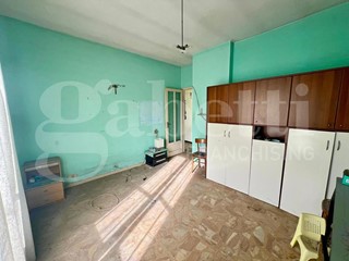 Casa Indipendente in Vendita a La Morra, 90'000€, 100 m²