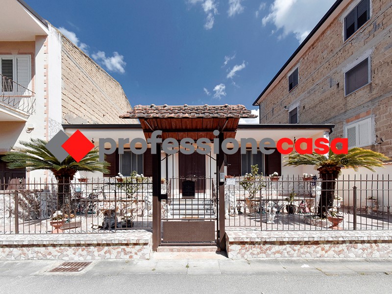Casa Indipendente in Vendita a San Nicola la Strada, 230'000€, 150 m²