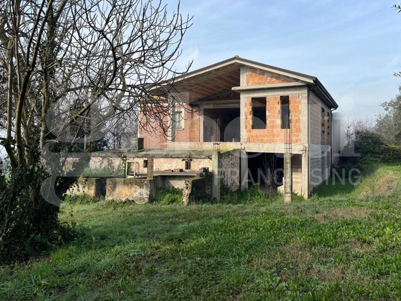 Casa Indipendente in Vendita a Sant'Angelo d'Alife, 95'000€, 200 m²