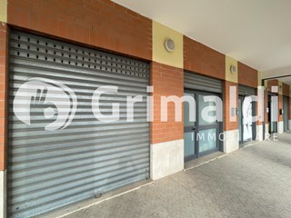 Attività commerciale in Vendita a Battipaglia, 60'000€, 64 m²