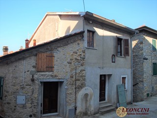 Casale in Vendita a Bagnone, 40'000€, 144 m²