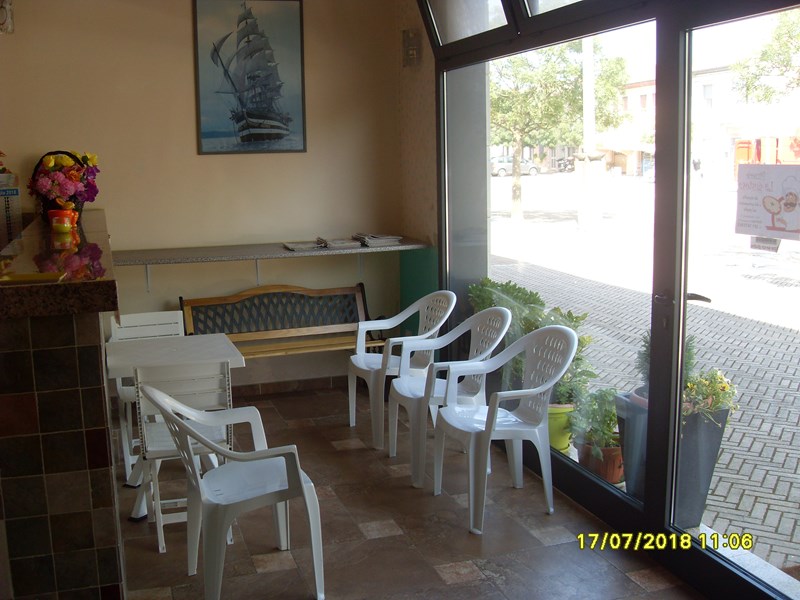 Attività commerciale in Affitto a Copparo, zona Ambrogio, 1'000€, 140 m², arredato