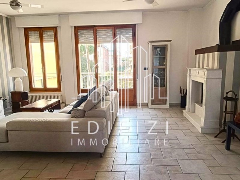 Appartamento in Vendita a Massa, zona Marina di Massa, 350'000&euro;, 115 m²