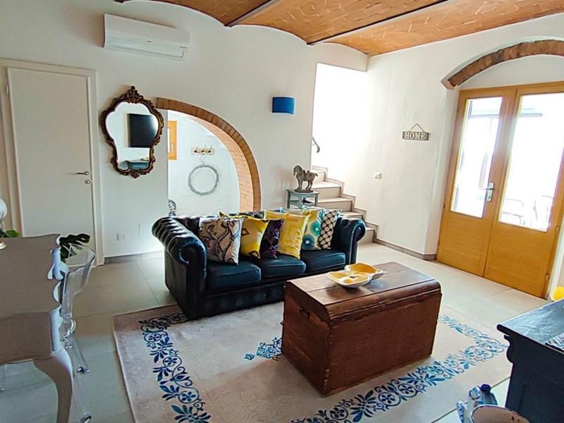 Casale in Vendita a Riparbella, 850'000€, 200 m², arredato, con Box