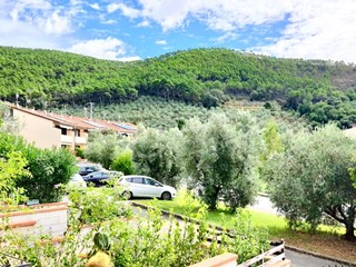 Villetta a schiera in Vendita a Calci, zona La Gabella, 400'000€, 215 m², con Box