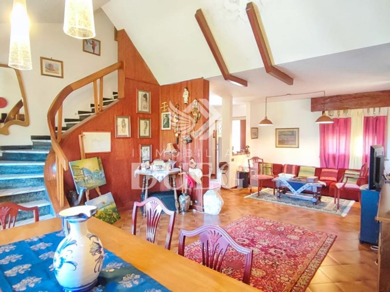 Villa in Vendita a Massarosa, zona Stiava, 280'000€, 220 m², con Box