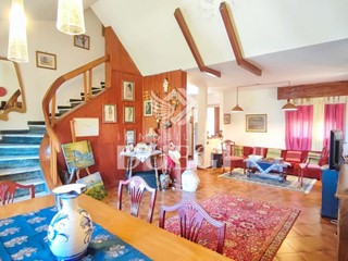 Villa in Vendita a Massarosa, zona Stiava, 280'000€, 220 m², con Box