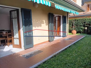 Villetta a schiera in Vendita a Massa, zona Marina di Massa, 350'000&euro;, 120 m², arredato
