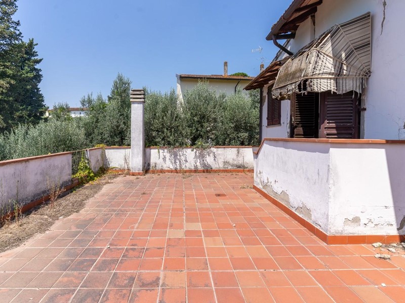 Casa Indipendente in Vendita a Empoli, zona Monterappoli, 129'000€, 195 m²