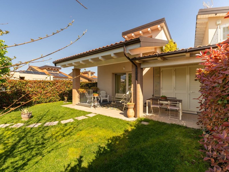 Villa bifamiliare in Vendita a Calcinaia, 415'000€, 140 m²