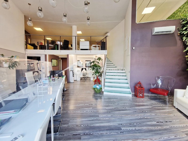 Ufficio in Affitto a San Giuliano Terme, zona La Fontina, 2'500€, 250 m²